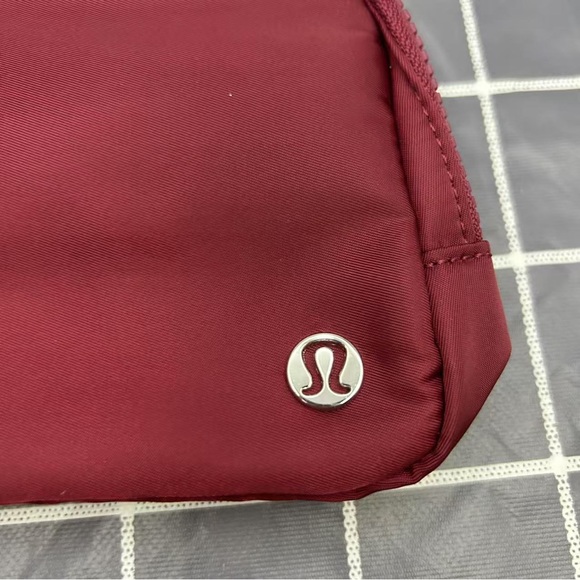 lululemon athletica Men's Deep Red Toiletry Bag - Picture 2 of 6